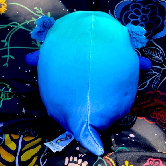 Squishmallows 8” Miss Vi the Axolotl, Light/Dark Blue Ombré - Picture 2 of 7